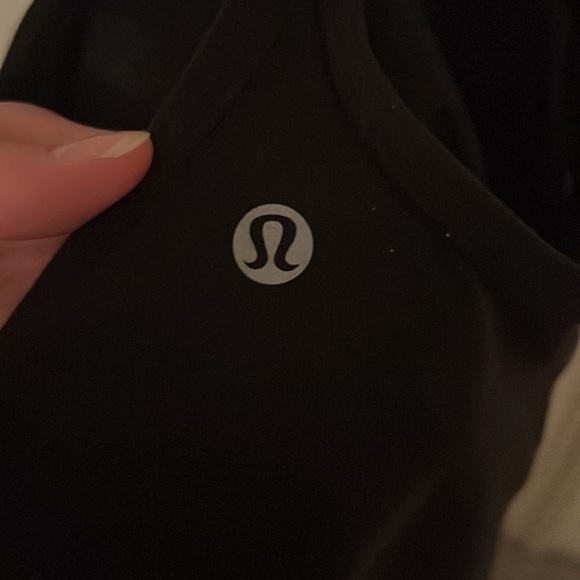Lululemon shirt size 2 - Picture 2 of 2